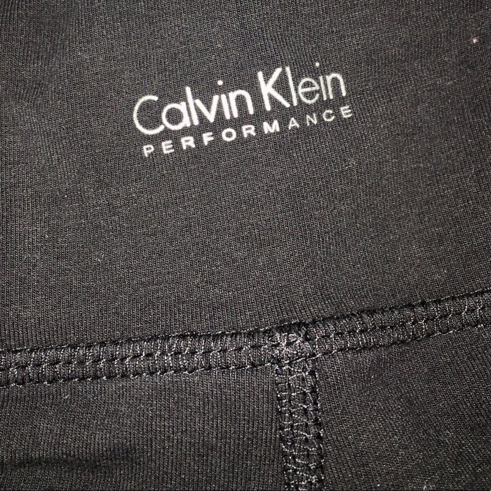 Calvin Klein performance  - Picture 4 of 5